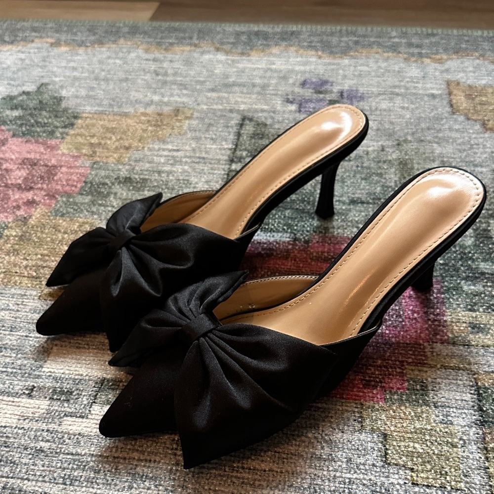 Black bow heels